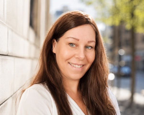 Jenny, frilansande SEO-konsult redo att hjälpa ditt företag att växa.