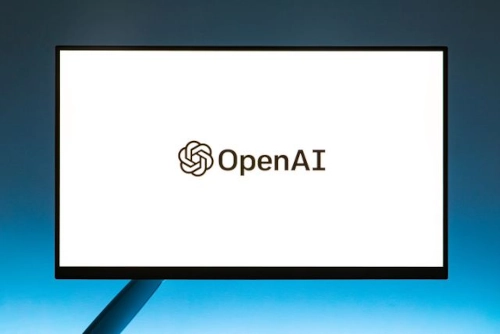 OpenAI på en datorskärm som illustrerar AI-sök.